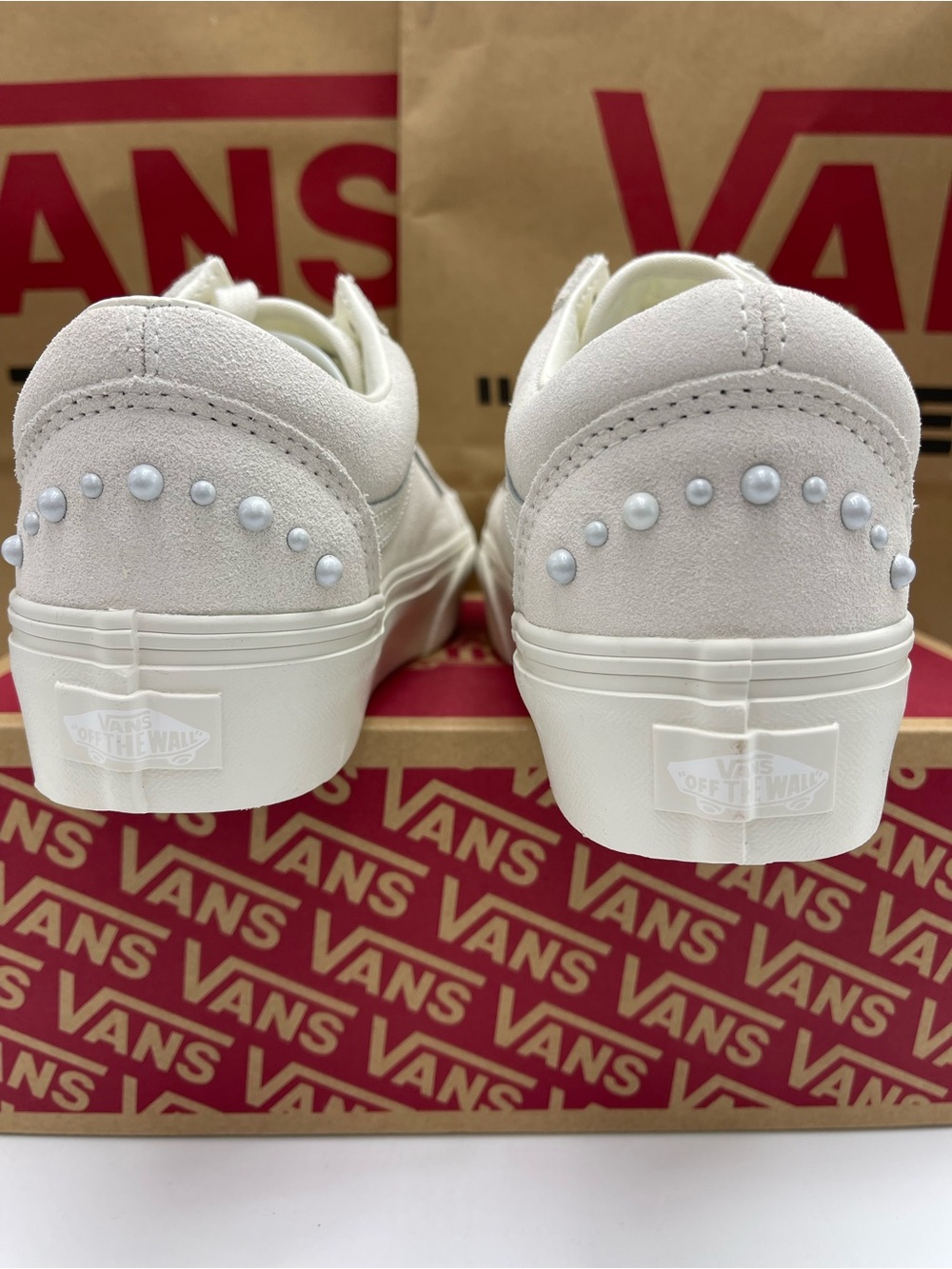 Vans Old Skool Platform
Pearls Marshmallow
VN000E87CCZ Sneakers - Picture 10 of 16